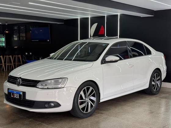 VOLKSWAGEN JETTA 2.0 COMFORTLINE FLEX 4P MANUAL